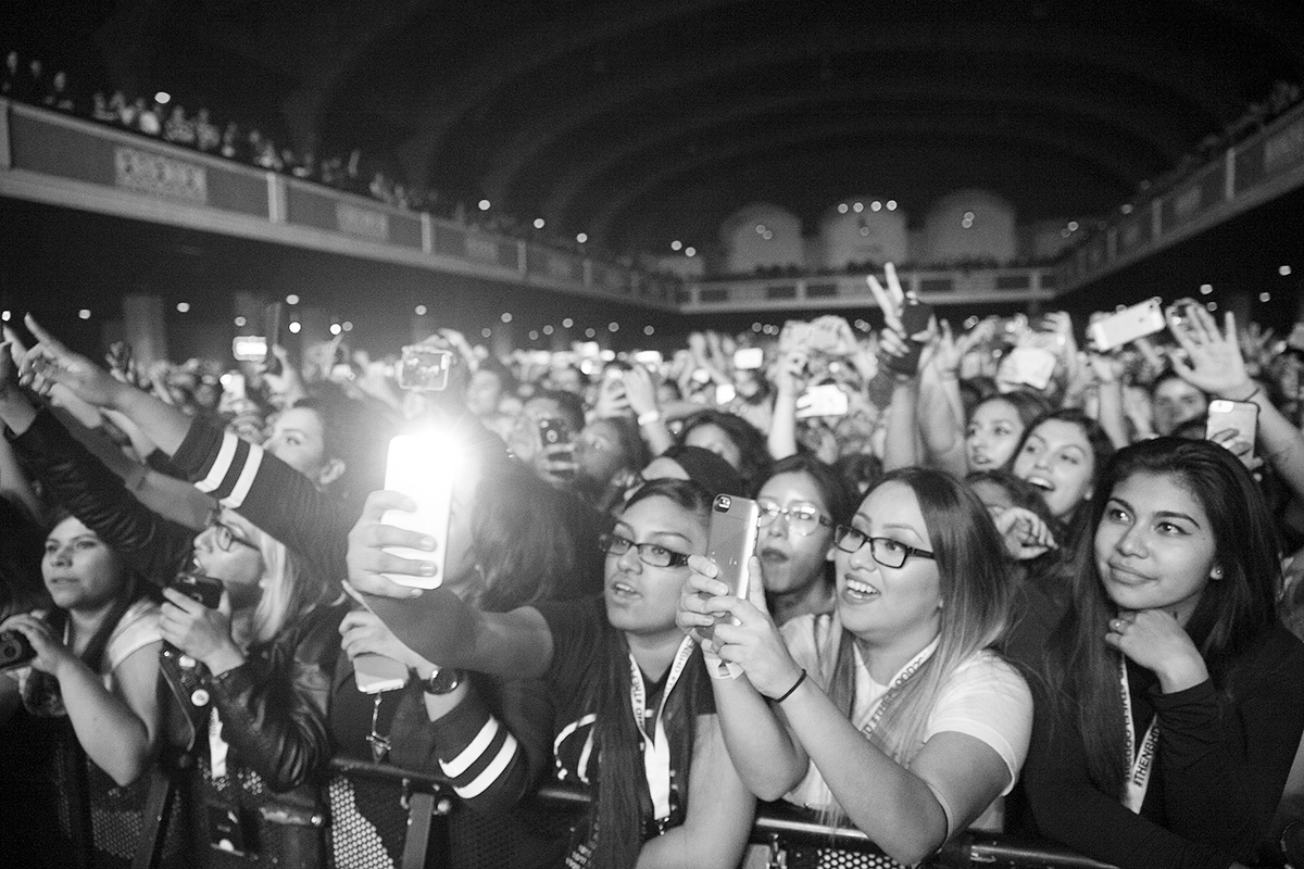 The Neighbourhood (and neighbors) do it for the kids at the Shrine